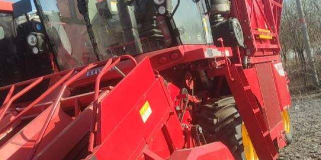 雷沃谷神4YJ-4FR4型玉米茎穗兼收收割机