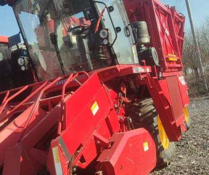 雷沃谷神4YJ-4FR4型玉米茎穗兼收收割机