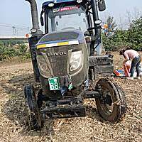 雷沃欧豹M1600拖拉机