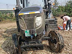 雷沃欧豹M1600拖拉机
