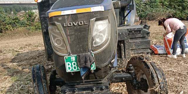 雷沃欧豹M1600拖拉机