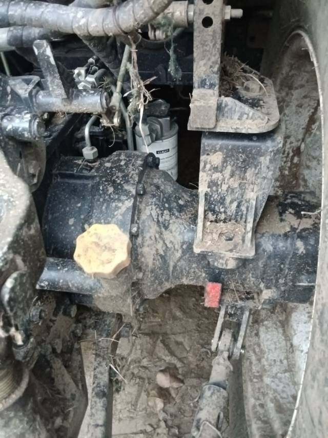 雷沃欧豹M1600拖拉机