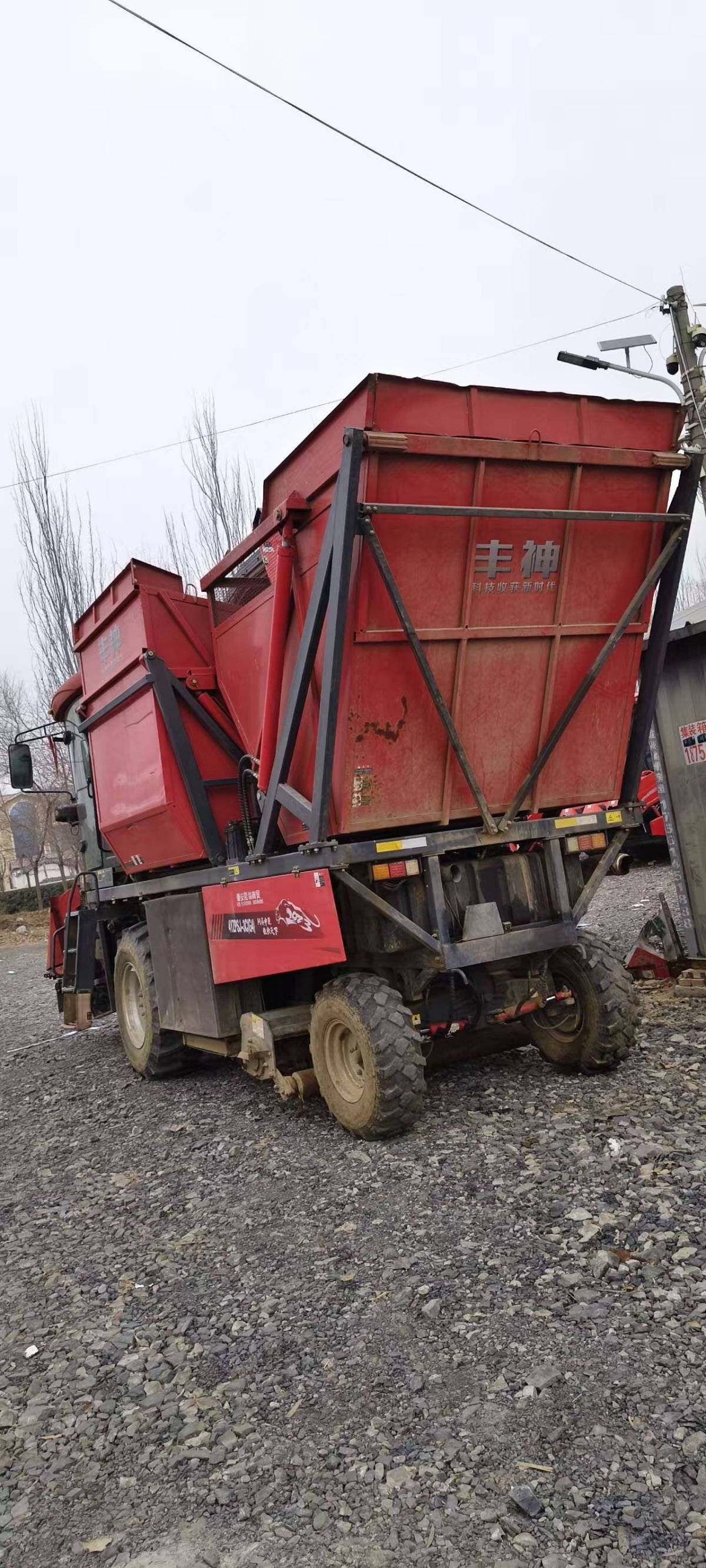 金大丰4YZPSJ-3C穗茎兼收玉米收获机