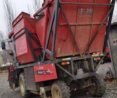 金大丰4YZPSJ-3C穗茎兼收玉米收获机