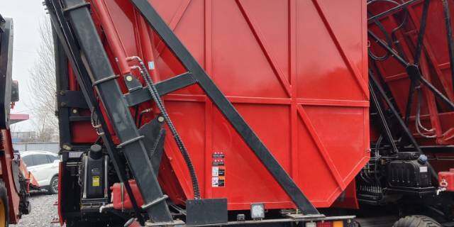 金大丰4YZPSJ-4C自走式玉米茎穗兼收收割机