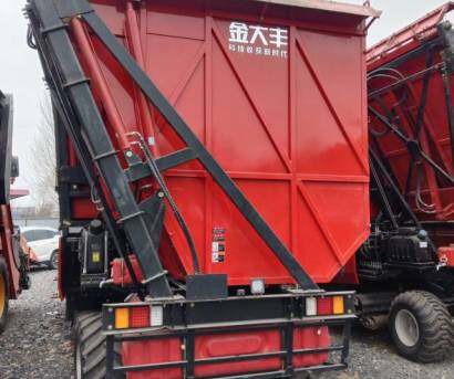 金大丰4YZPSJ-4C自走式玉米茎穗兼收收割机