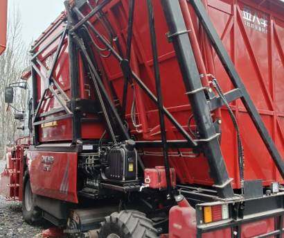 金大丰4YZPSJ-4C自走式玉米茎穗兼收收割机