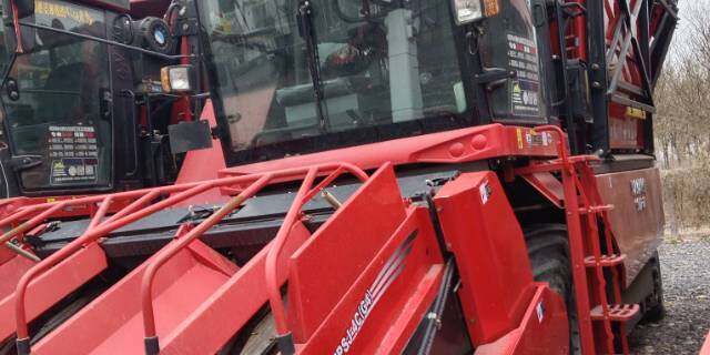 金大丰4YZPSJ-4C自走式玉米茎穗兼收收割机