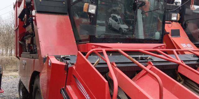 金大丰4YZPSJ-4C自走式玉米茎穗兼收收割机