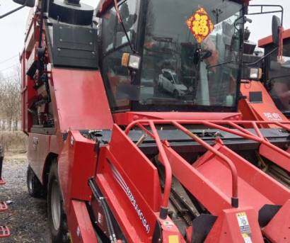 金大丰4YZPSJ-4C自走式玉米茎穗兼收收割机