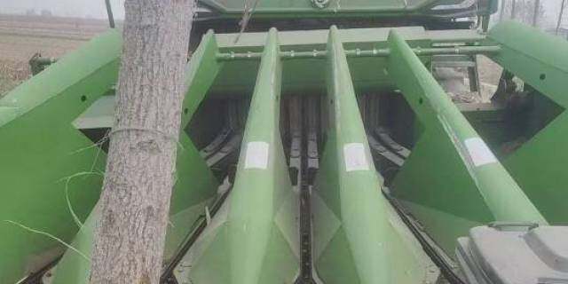 迪马猛狼4YZJ-5自走式玉米茎穗兼收收割机