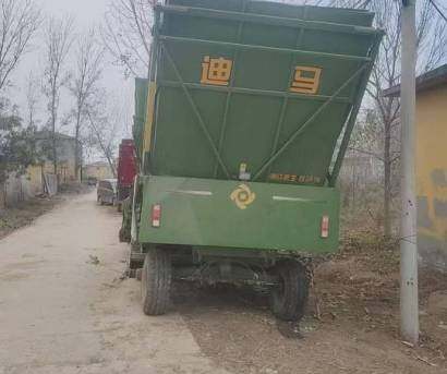 迪马猛狼4YZJ-5自走式玉米茎穗兼收收割机