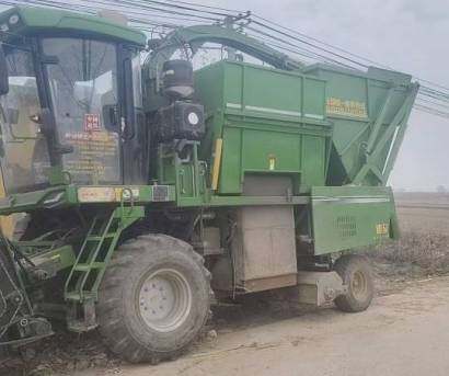 迪马猛狼4YZJ-5自走式玉米茎穗兼收收割机