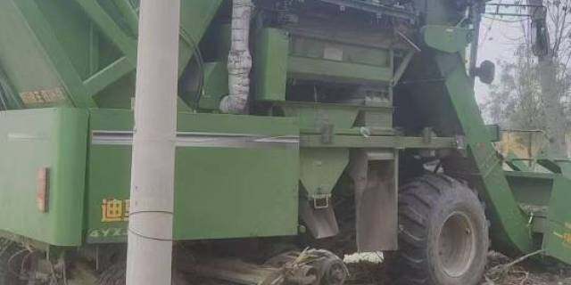 迪马猛狼4YZJ-5自走式玉米茎穗兼收收割机