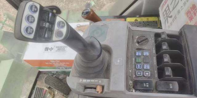 迪马猛狼4YZJ-5自走式玉米茎穗兼收收割机