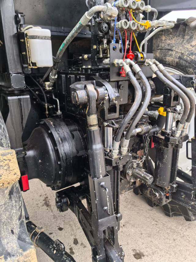 雷沃欧豹M2004-5G轮式拖拉机