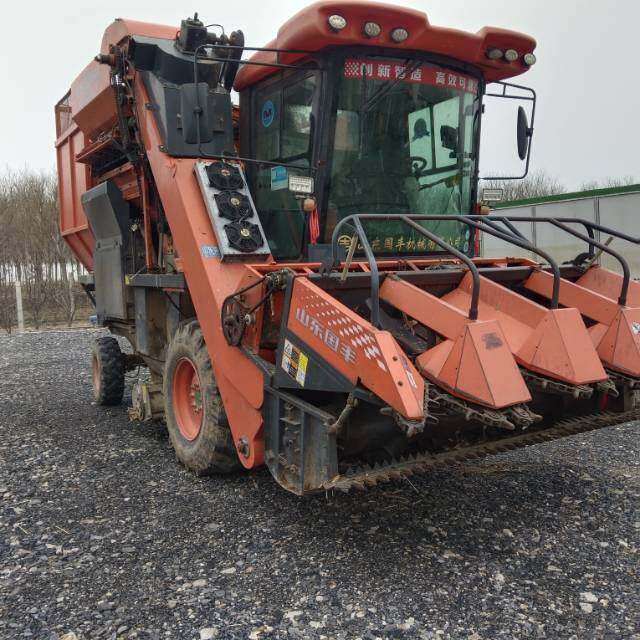 国丰金麒麟4YZQP-4型玉米茎穗兼收收割机