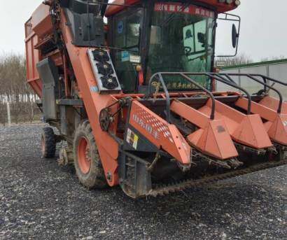 国丰金麒麟4YZQP-4型玉米茎穗兼收收割机