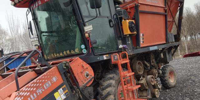 国丰金麒麟4YZQP-4型玉米茎穗兼收收割机