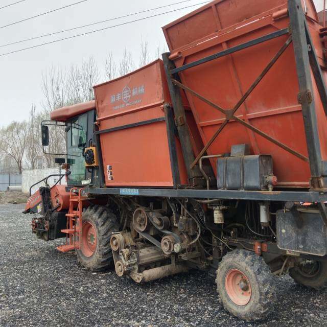 国丰金麒麟4YZQP-4型玉米茎穗兼收收割机