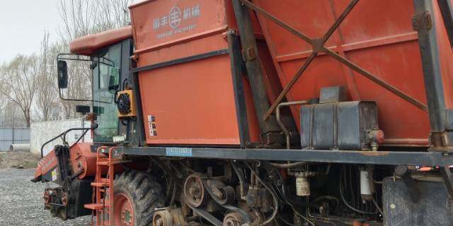 国丰金麒麟4YZQP-4型玉米茎穗兼收收割机