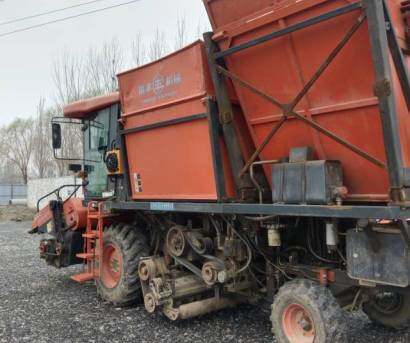 国丰金麒麟4YZQP-4型玉米茎穗兼收收割机