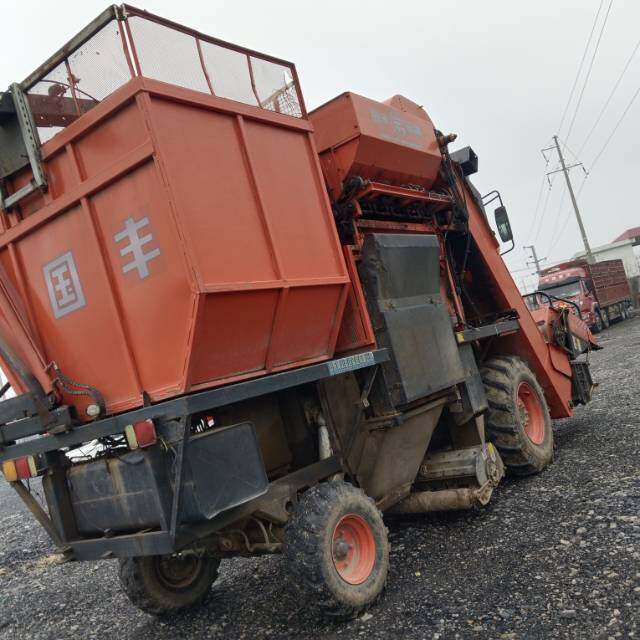 国丰金麒麟4YZQP-4型玉米茎穗兼收收割机