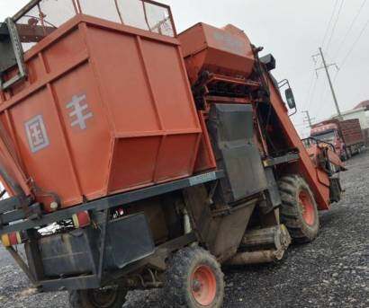 国丰金麒麟4YZQP-4型玉米茎穗兼收收割机