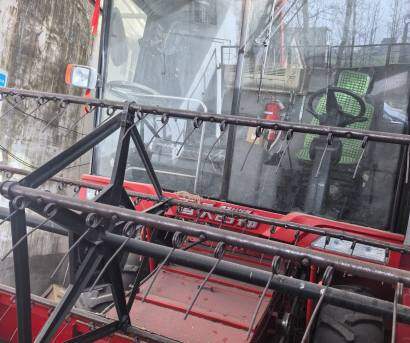 雷沃GE70小麦收割机