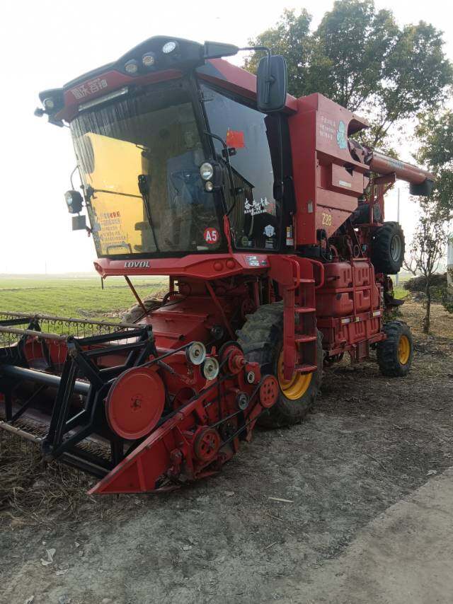 雷沃GM100谷物收割机