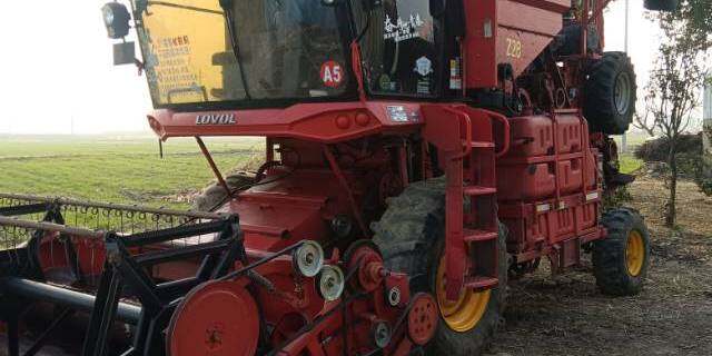 雷沃GM100谷物收割机