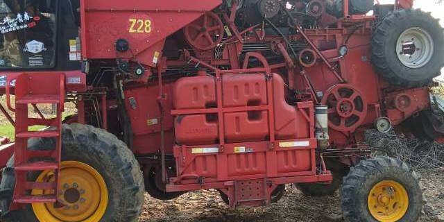 雷沃GM100谷物收割机