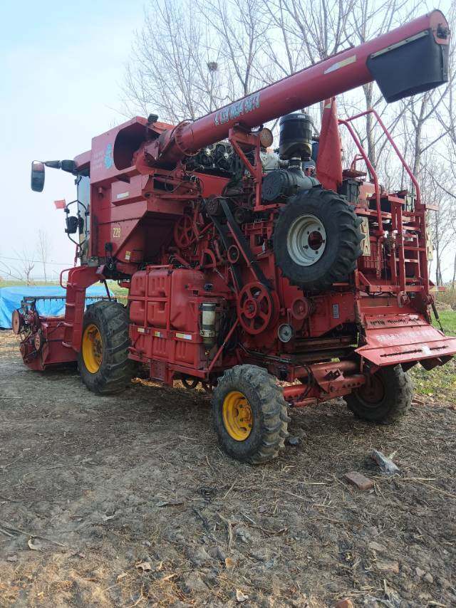 雷沃GM100谷物收割机