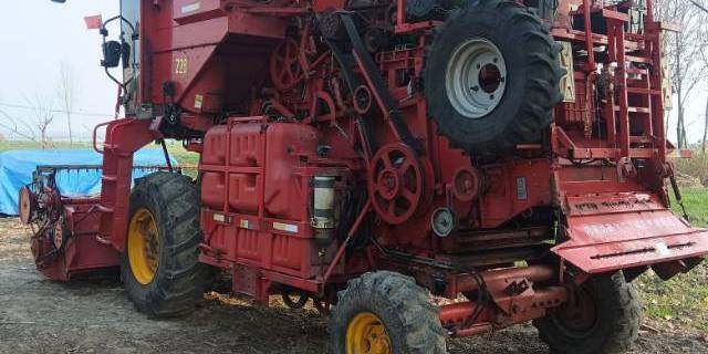 雷沃GM100谷物收割机