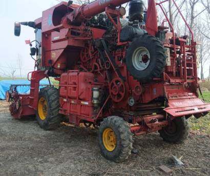 雷沃GM100谷物收割机