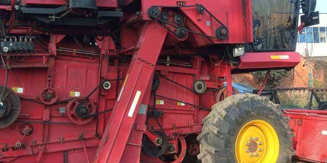 雷沃GM100谷物收割机