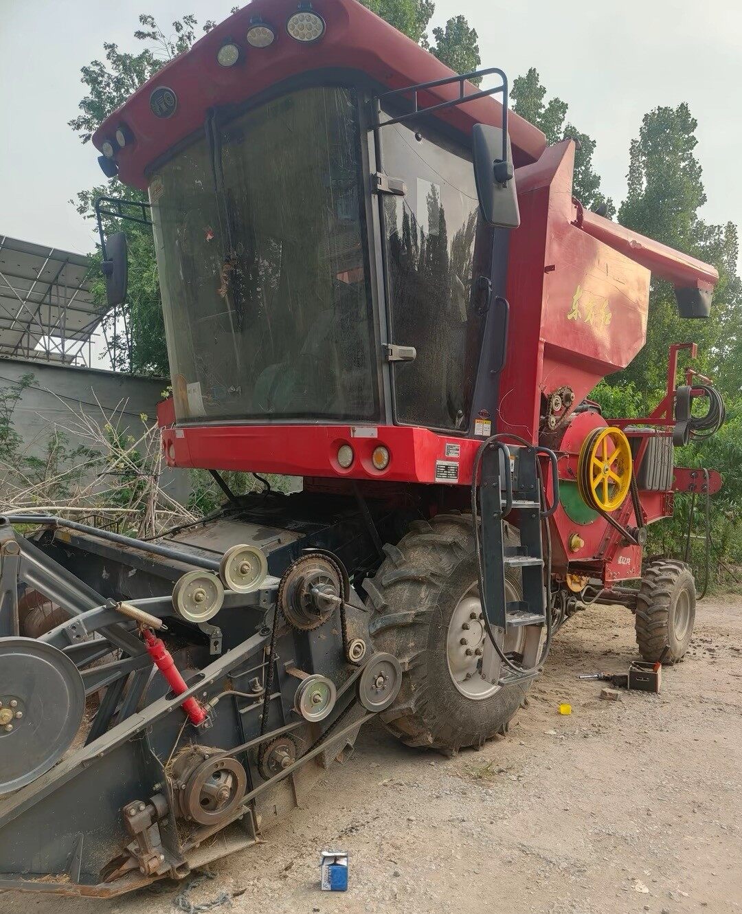 东方红小型纵轴流收割机