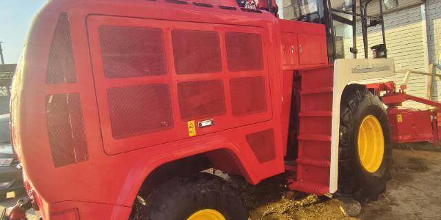 中机美诺9335（G4）自走式青饲料收获机