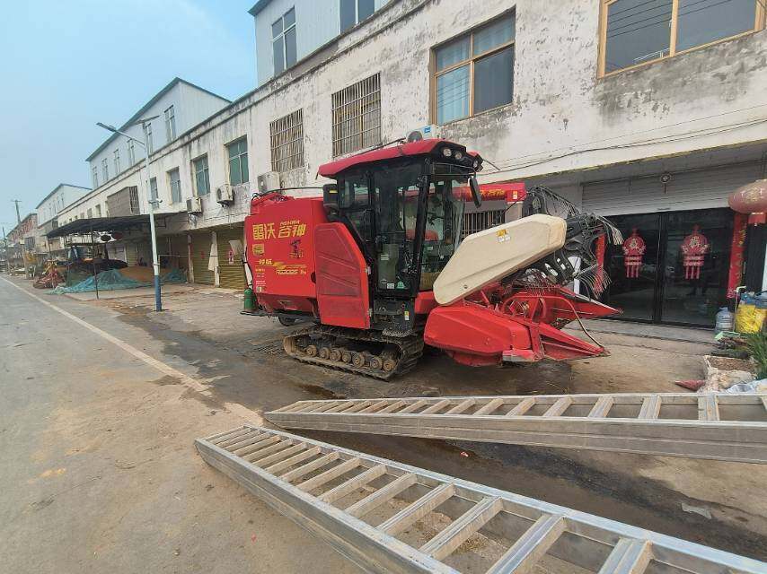 雷沃谷神领航RG3085Pro(4LZ-8G7A)履带收割机