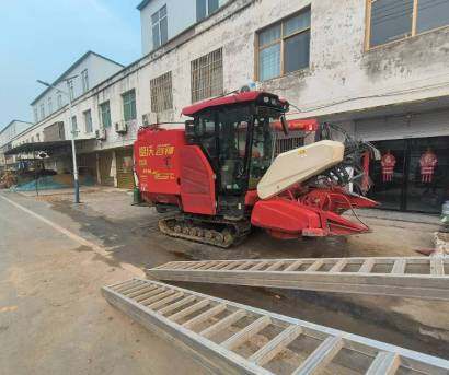 雷沃谷神领航RG3085Pro（4LZ-8G7A）履带收割机