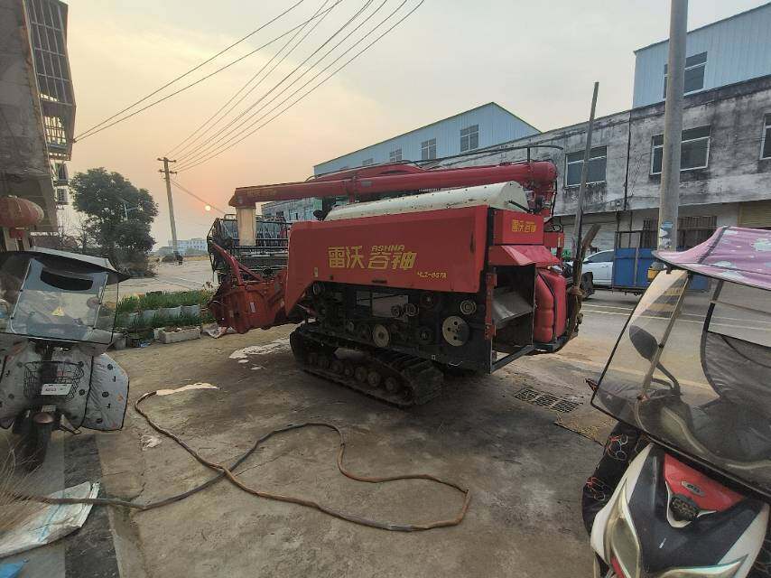 雷沃谷神领航RG3085Pro(4LZ-8G7A)履带收割机