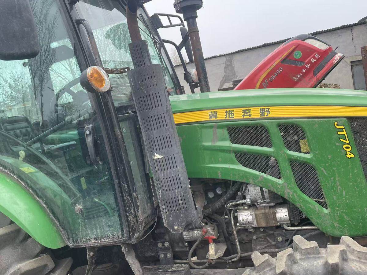 冀拖奔野JT704拖拉机