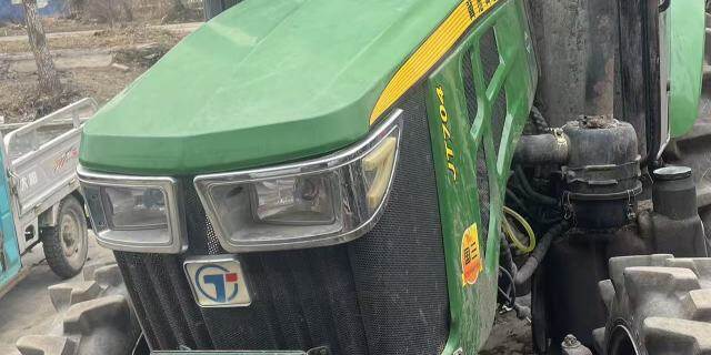 冀拖奔野JT704拖拉机