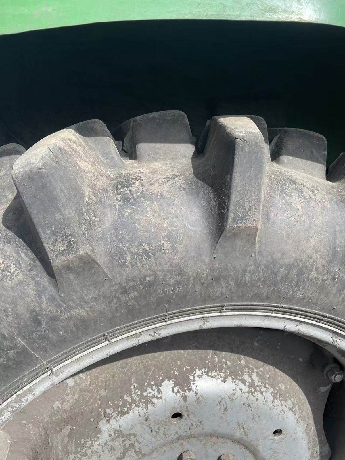 冀拖奔野JT704拖拉机