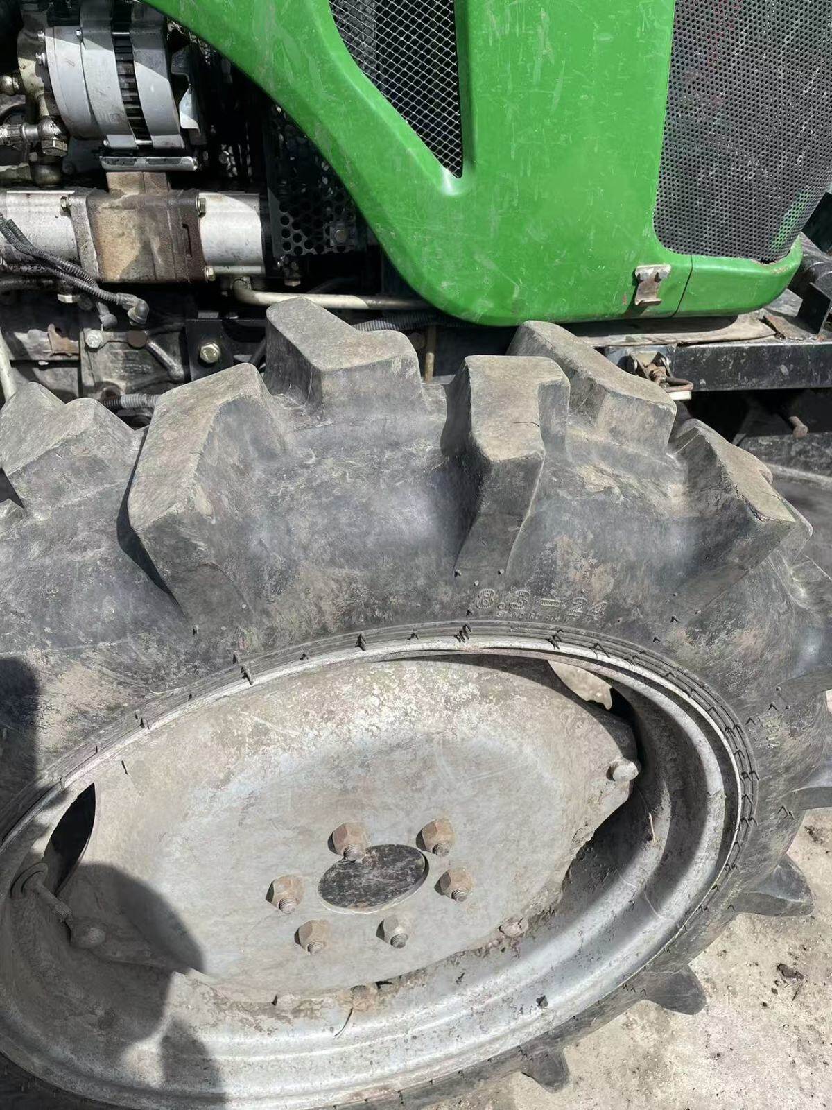 冀拖奔野JT704拖拉机