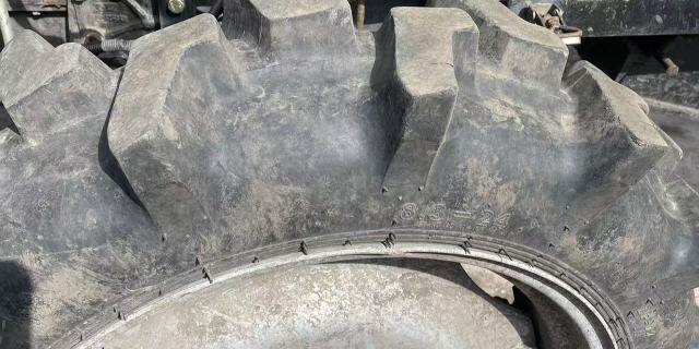 冀拖奔野JT704拖拉机