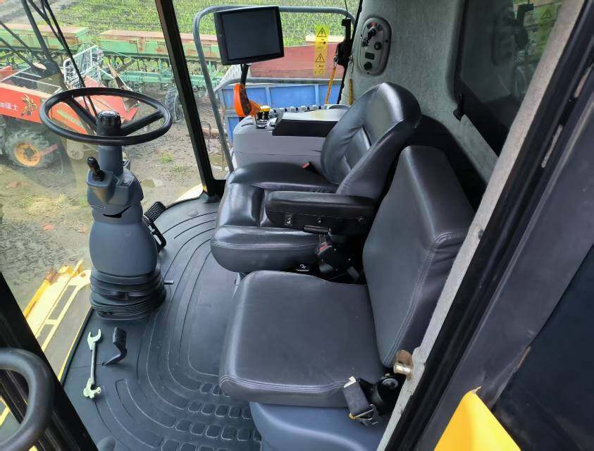 纽荷兰CR8090收割机