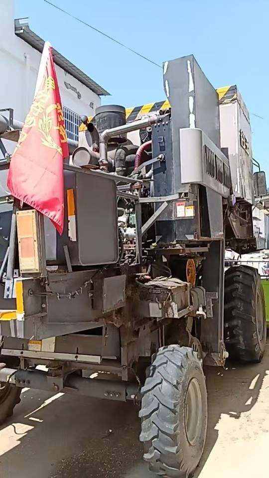 中联谷王4LZ-8B1谷物联合收割机