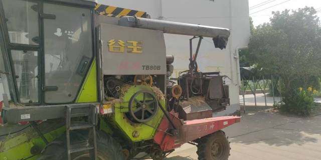 中联谷王4LZ-8B1谷物联合收割机