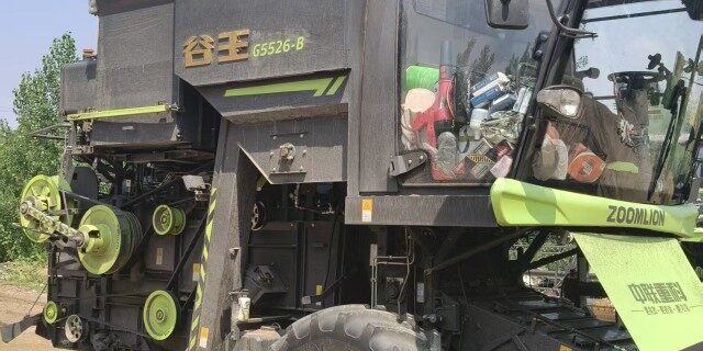 中联重科谷王G5526-B谷物收割机